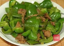Illustration of how to make fried meat with green pepper 6