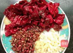 Illustration of how to make spicy diced rabbit meat 3