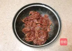 Illustration of how to make double pepper beef 6