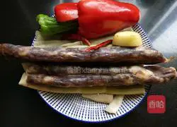 Illustration of how to make fried sausage with spring bamboo shoots 2