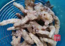 Illustration of braised chicken feet 6