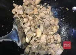 Illustration of how to stir-fry rabbit meat with ginger 3