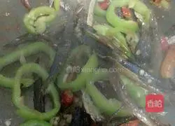 Illustration of how to make spicy dried fish 6