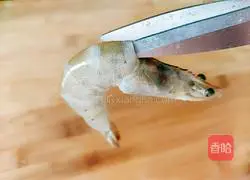 Illustration of how to make stir-fried shrimp with spring leeks 4