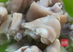 Illustration of home-style soybean pig trotters 2