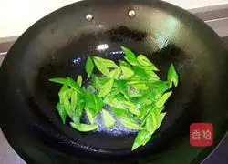 Illustration of how to make green pepper and pork liver 7