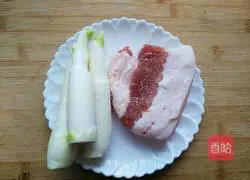 Illustration of how to make fried pork with wild rice 1