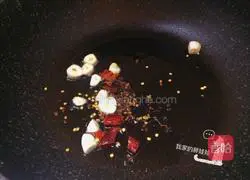 Illustration of how to make potato braised beans 3