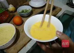 Illustration of quick-fried three shredded silkworms 1