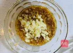 Illustration of how to make steamed seafood with garlic 7