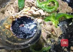 Illustration of how to make fried beef with pepper 7