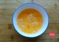 Illustration of how to make fried eggs with leeks 4