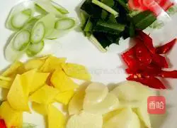Illustration of how to make chicken with sour bamboo shoots in clear soup 3