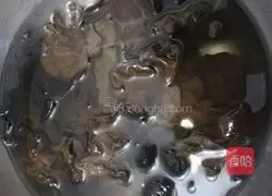 Fried fungus with celery Illustration of how to do it 2