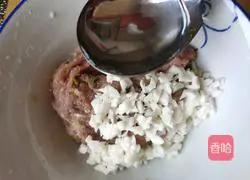 Illustration of making sweet and sour yam meatballs 7