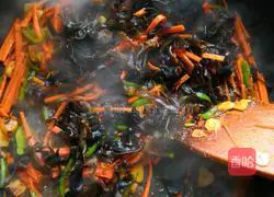 Illustration of how to make fish-flavored shredded pork 12