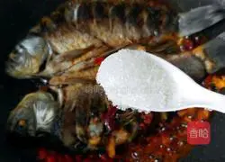 Braised crucian carp recipe 15