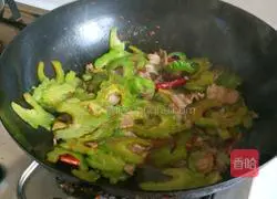 Illustration of how to make stir-fried pork belly and bitter melon slices 8