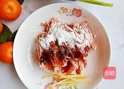 Illustration of how to make shredded pork with garlic sprouts 5