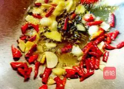 Illustration of how to make chicken with sour bamboo shoots in red soup 6