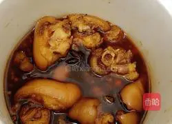 Illustration of how to make spicy pig's trotters 8