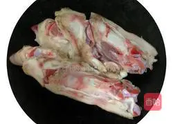 Illustration of how to make Spicy Pork Knuckles 1