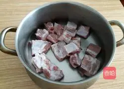 Illustration of how to cook pork ribs and steam fungus 3