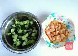 Illustration of how to make cucumber and diced chicken 2