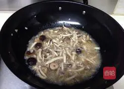 Illustration of how to make double mushrooms in oyster sauce 9