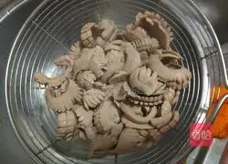 Illustration of how to make fried kidney flowers 8