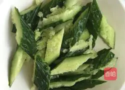 Illustration of how to make garlic white meat 5