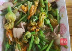 Illustration of how to make fried black pork with pumpkin flowers 5