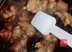 Illustration of how to make stewed chicken with fungus 11