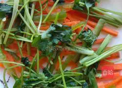 Illustration of how to make saliva chicken legs 6