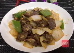 Illustration of how to make fried beef with onions 7