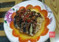 Illustration of how to make pepper cod and bacon rolls 6