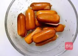 Illustration of how to make fried crispy sausage 4