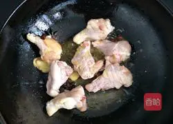 Simple home-style braised chicken wings with root or medium recipe 3