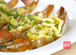 Illustration of how to make open-back shrimp with cheese in microwave 5