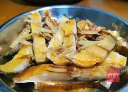 Illustration of how to make steamed dried golden pomfret 4