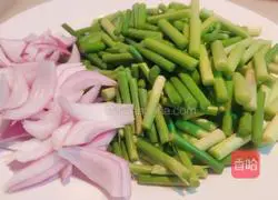 Garlic sprouts Illustration of how to make fried pork liver 4