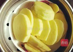 Illustration of how to make potato balls 2