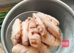 Illustration of how to make chicken wings with fat house water 4