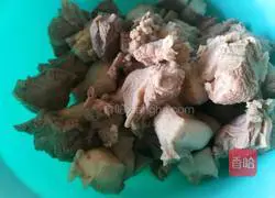 Illustration of how to make pepper beef and radish soup 3