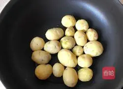 Illustration of how to make pan-fried baby potatoes 4 