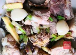 Illustration of how to make steamed pork ribs with sea cucumber 5