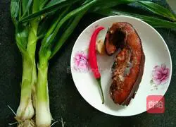 Illustration of how to stir-fry bacon with garlic sprouts 1