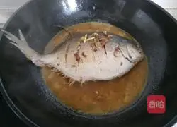 Illustration of how to cook silver pomfret with sauce 17