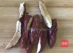 Illustration of how to make steamed pumpkin with red dates and lilies 2