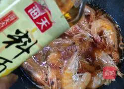 Red and red is too hot Illustration of the must-have braised prawns in oil 13